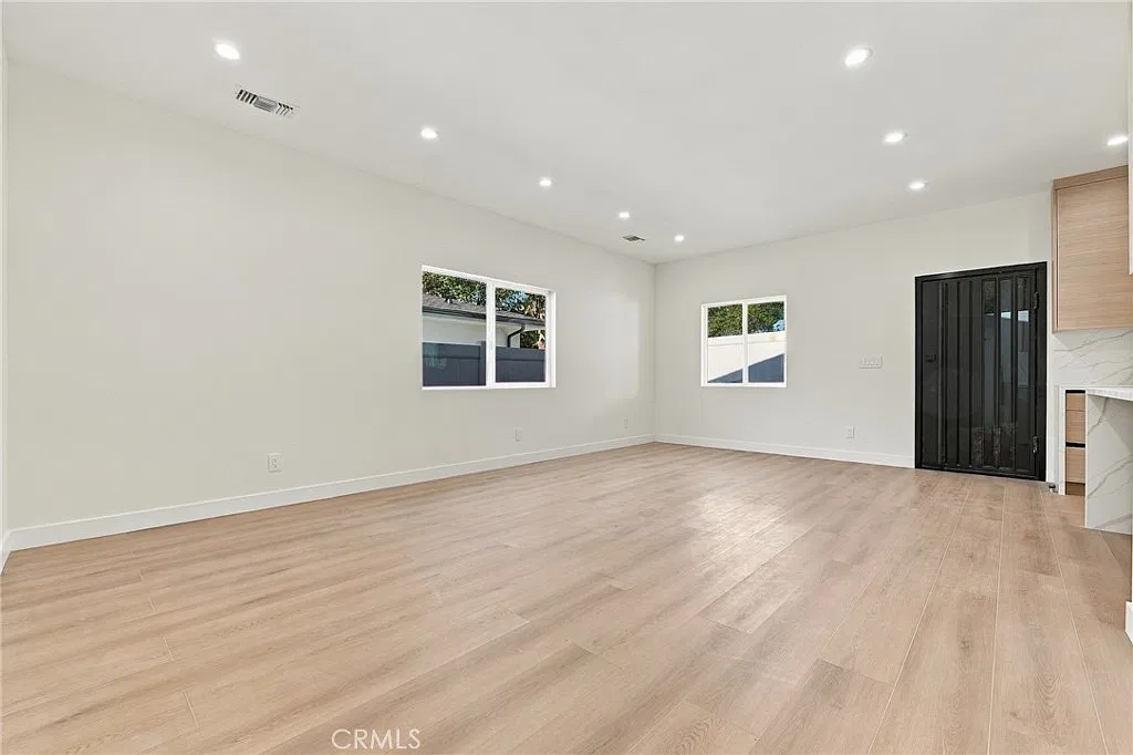 3 bed, 1198 sqft, $4,995 — Photo 4