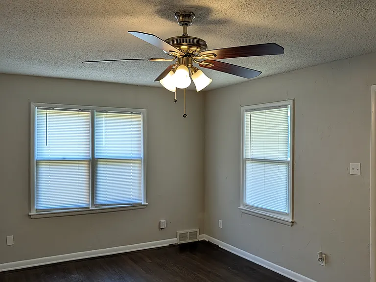 1825 Meyers Pl — Photo 4