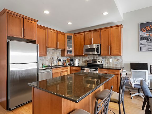 3rd image of 1950 N Logan St APT 609