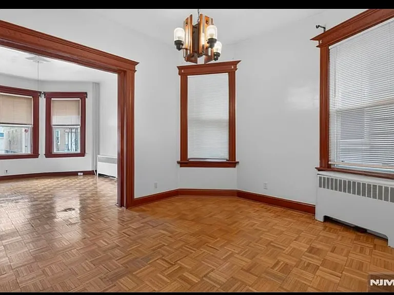 176 Boyd Ave — Photo 4