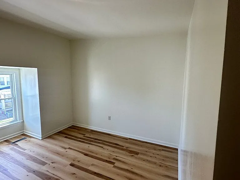 1211 W Poplar St — Photo 18