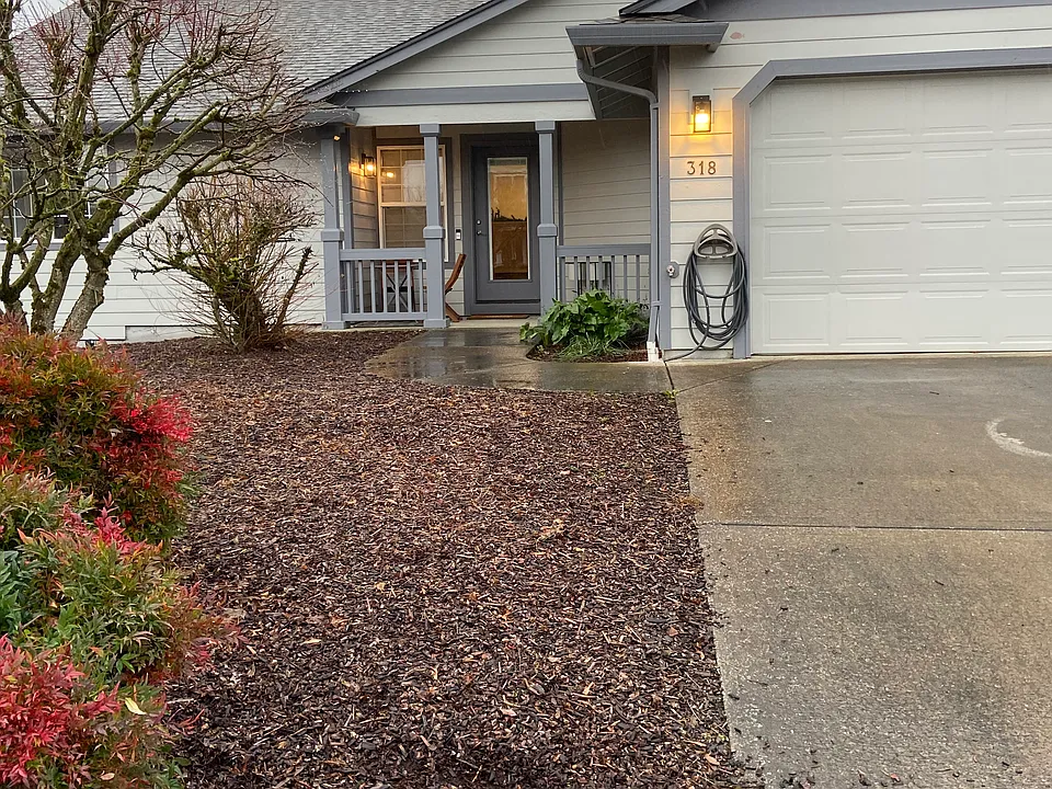 318 NW 12th St