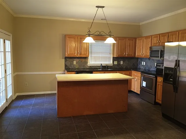 3 bed, 2.5 bath, 2534 sqft, $3,340 — Photo 3