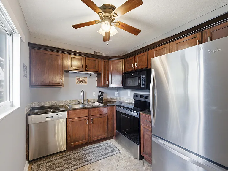 376 Saxony Way #H — Photo 1