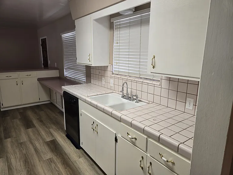 1860 W Henderson Ave #A — Photo 25
