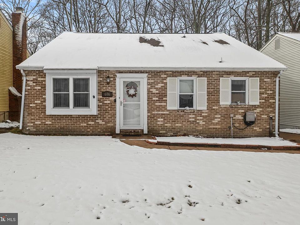 1st image of 606 Harbour Oak Dr