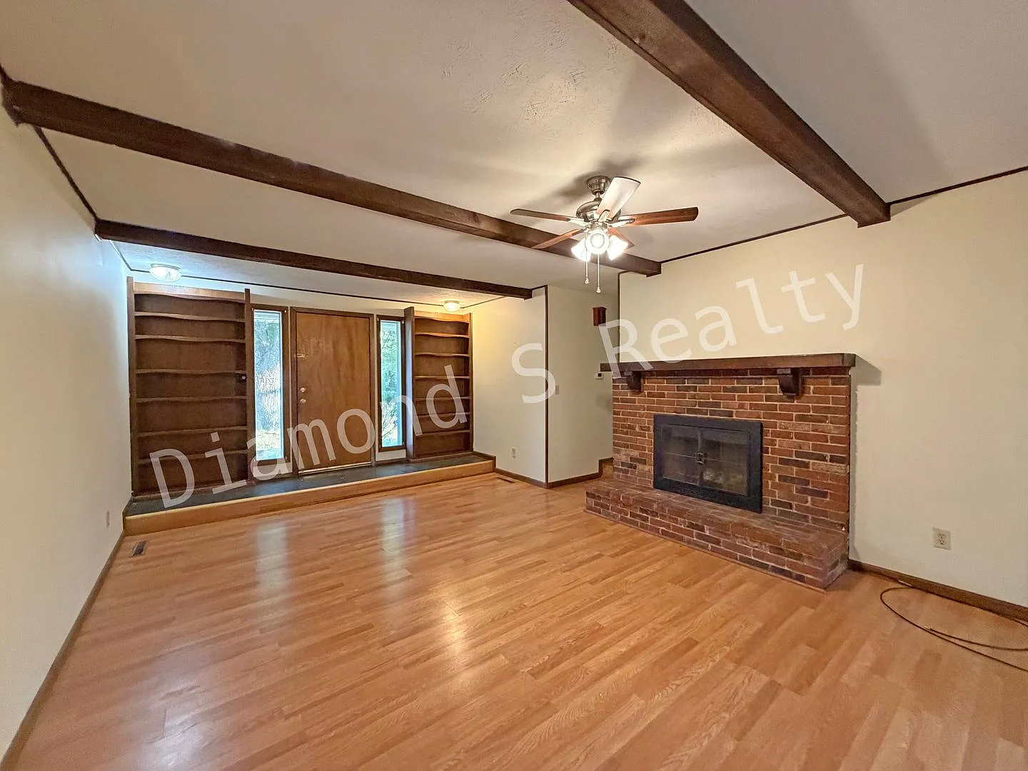 Charming 3 bedroom Home near Hwy 65 and Cherry! — Photo 3