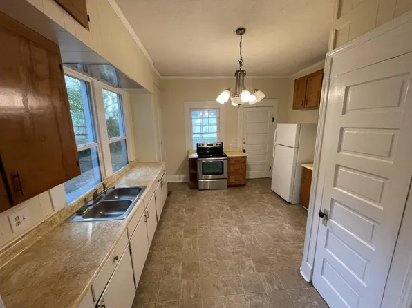 145 S Webb St, Hartwell, GA 30643