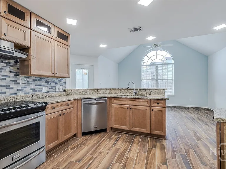 108 Village Lake Dr — Photo 15