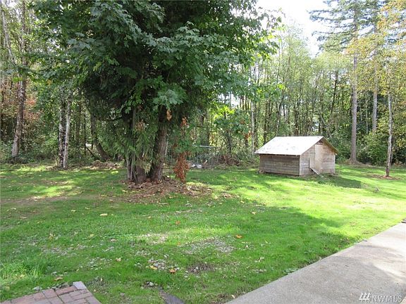 3rd image of 11 E Bayview Dr