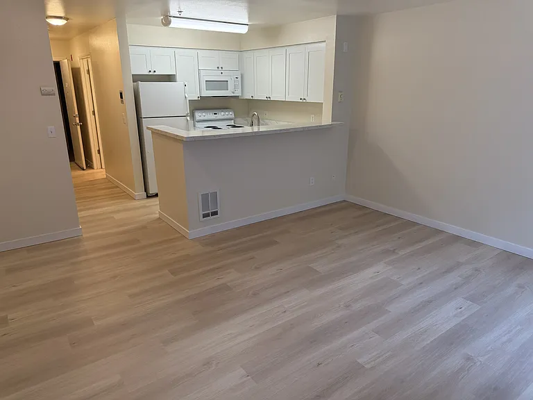 Lee Court Apartments — Photo 9