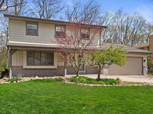 3230 South Regal DRIVE, New Berlin, WI 53151