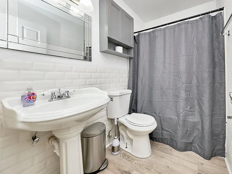 1421 N Park Pl — Photo 24