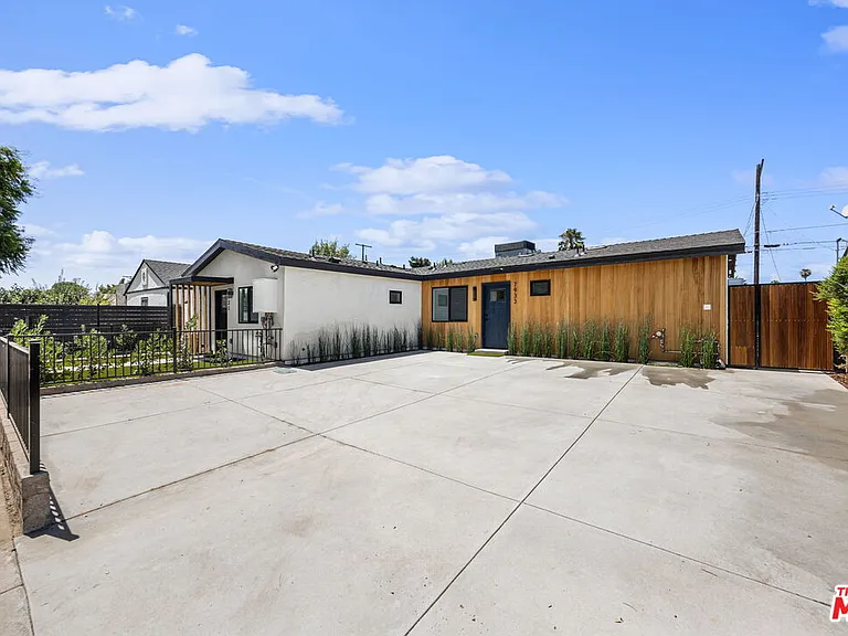 7933 Zelzah Ave — Photo 27