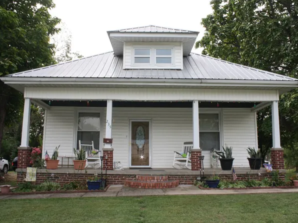 235 W Walnut St, Albion, IL 62806