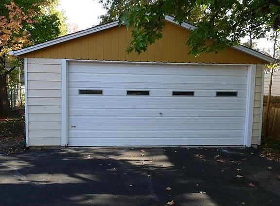 Here is the 440 square ft Oversized Detached garage!  Great storage!