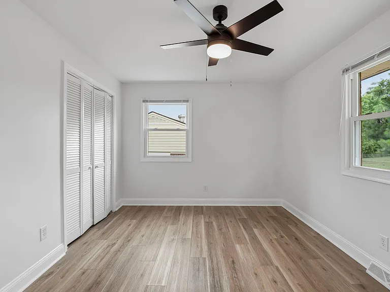 248 Lakeside Dr — Photo 15
