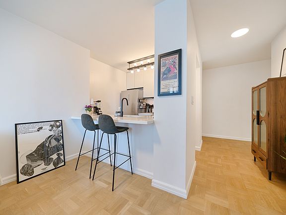 3rd image of 235 W 56th St APT 33B