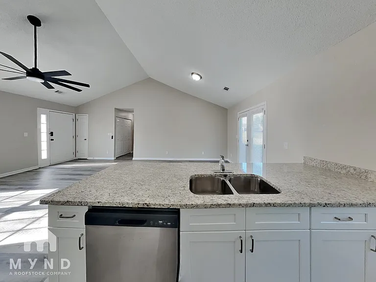 215 Shamrock Way — Photo 10