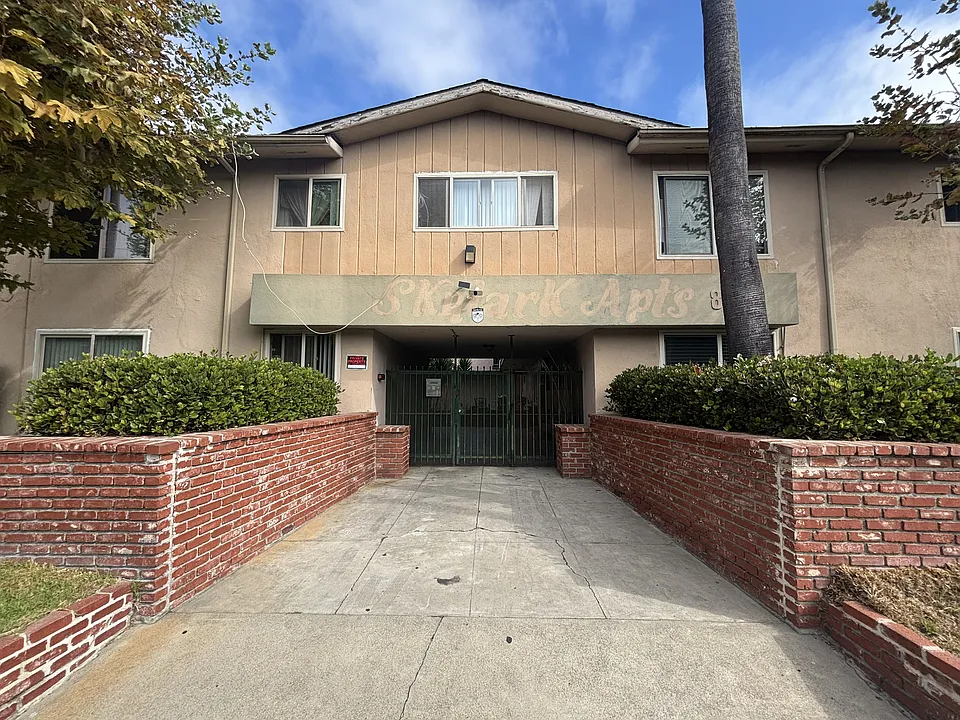 820 Center St #1