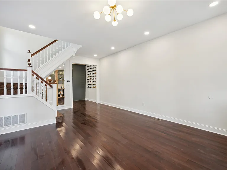 4911 Warrington Ave — Photo 29