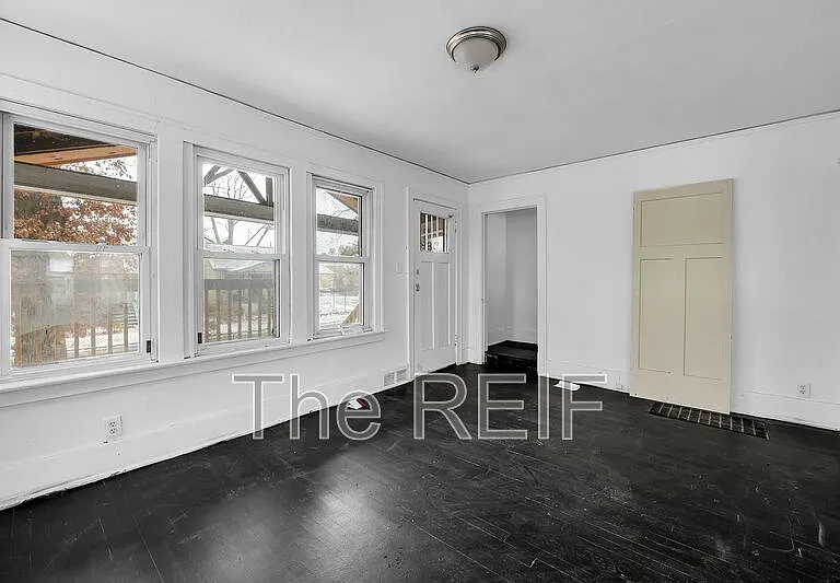 15906 Alden St — Photo 8