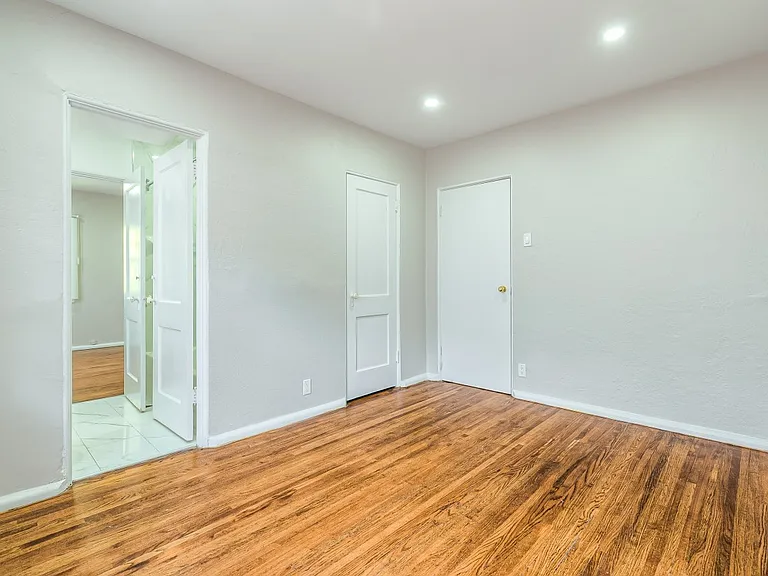 16 Acacia Rd #UPPER — Photo 11