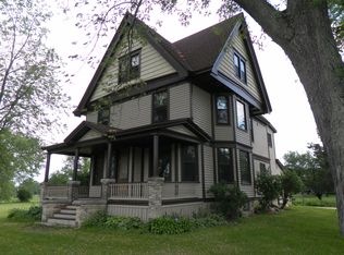 625 Rock River Dr, Allenton, WI 53002