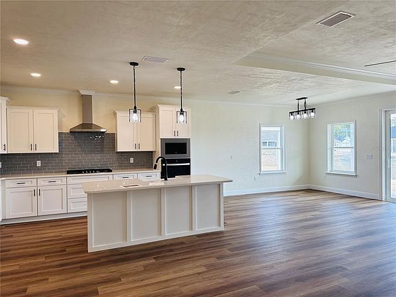 5th image of 1049 SW 67th Way