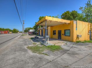 303 E Kingsbury St, Seguin, TX 78155