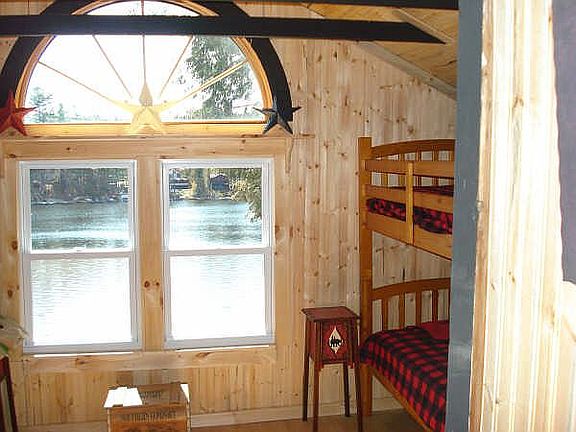 2nd Floor Lakeview Loft