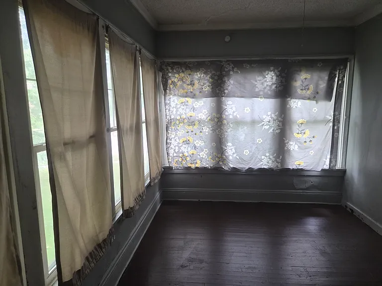 1540 Maple Rd — Photo 10