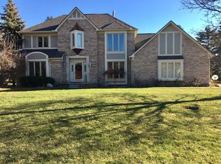 18000 Maple Hill Ct, Northville, MI 48168