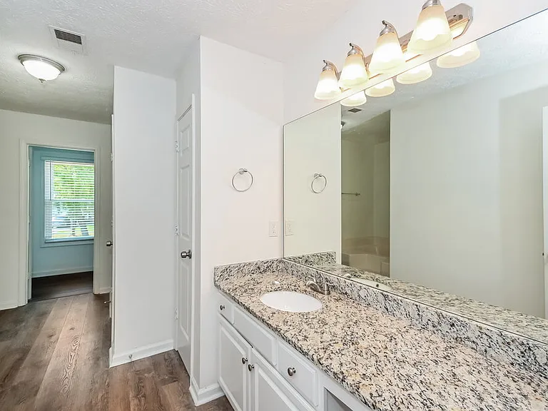 1001 Maidstone Ct — Photo 11