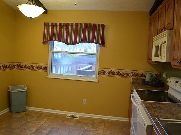 5th image of 1406 Hazelgrove Dr