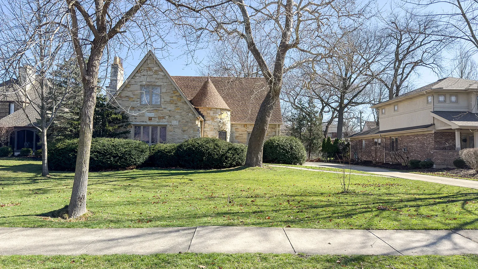 241 S Kenmore Ave photo 1