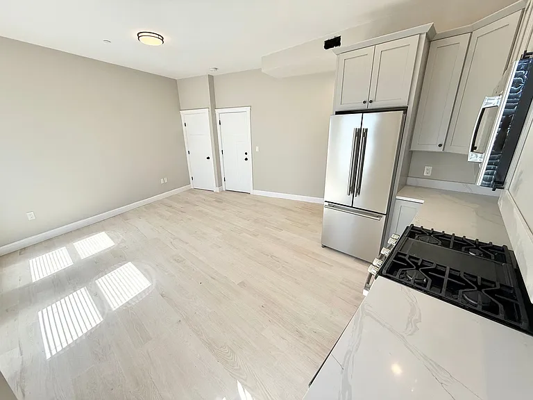 2 Beach Rd #3 — Photo 12