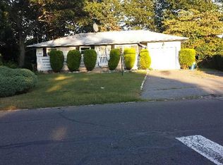 411 Skidmore Rd, Deer Park, NY 11729