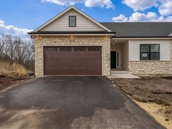 5720 Willow Creek Ln #1, Roscoe, IL 61073