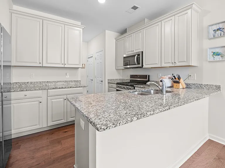 11 Leahy Dr — Photo 6