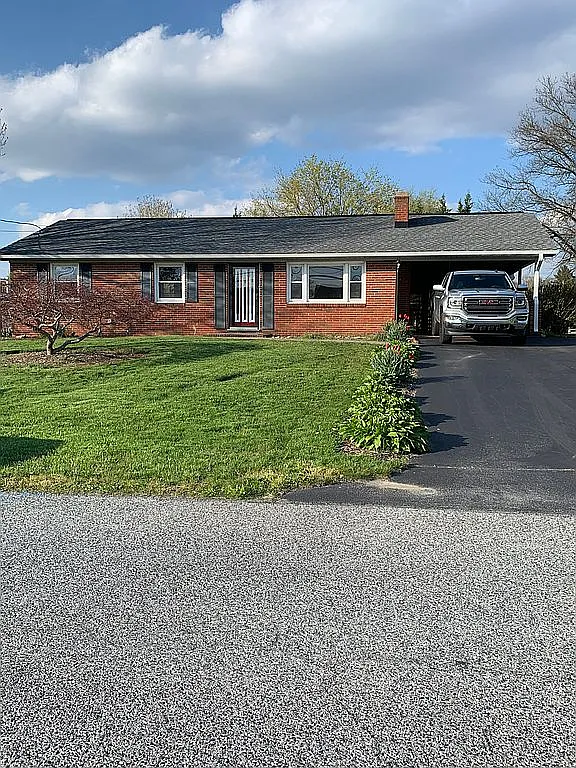 105 Reynolds Ave photo 1