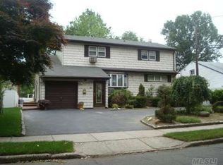 41 Brook Rd, Valley Stream, NY 11581