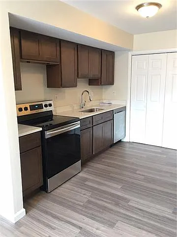 50 Carriage Ln #D — Photo 7