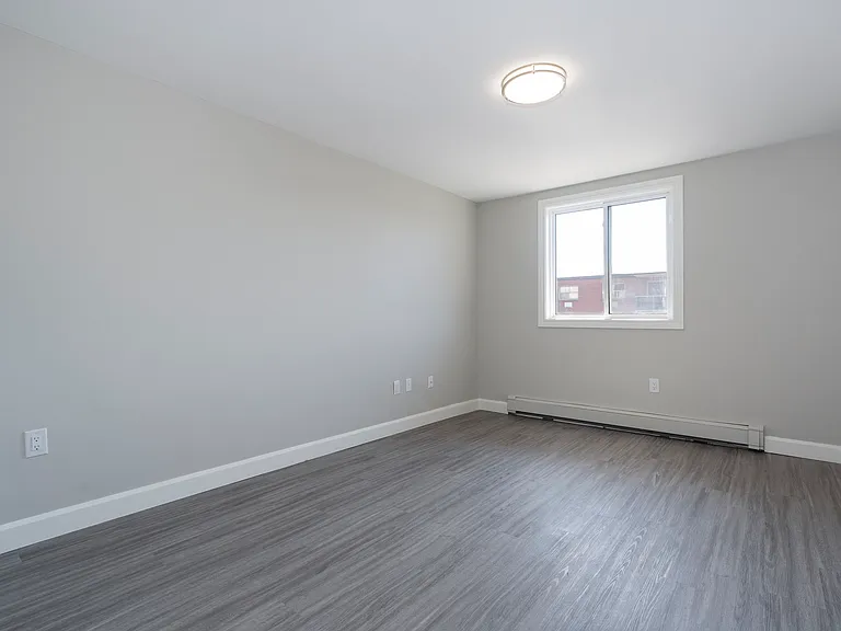 325 Willowdale Cres — Photo 19