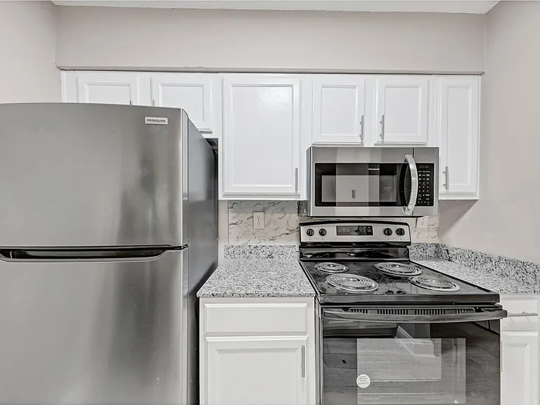 The Landing on Emerald Pointe — Photo 8
