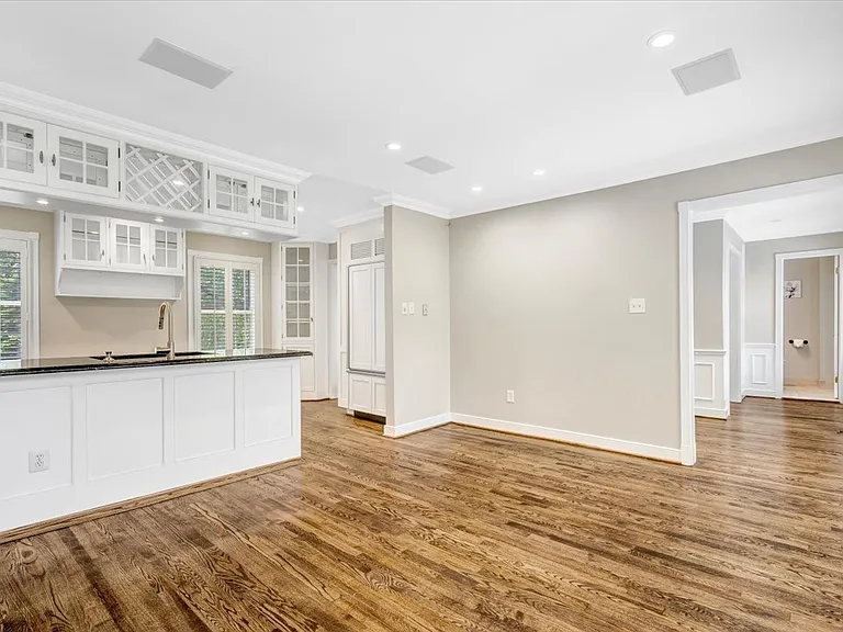 303 S Union St — Photo 24
