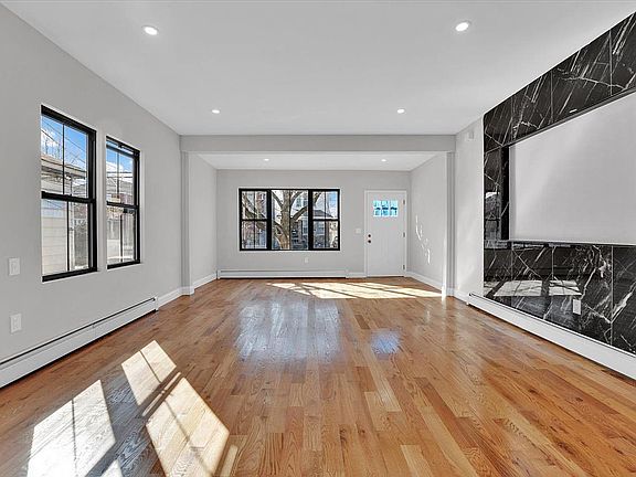 4th image of 4422 Monticello Ave