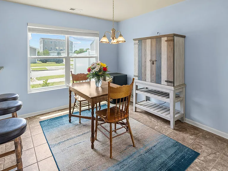 415 Valdez Ct — Photo 18