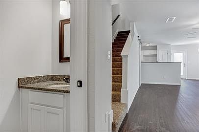 5th image of 232 W Lake St #1