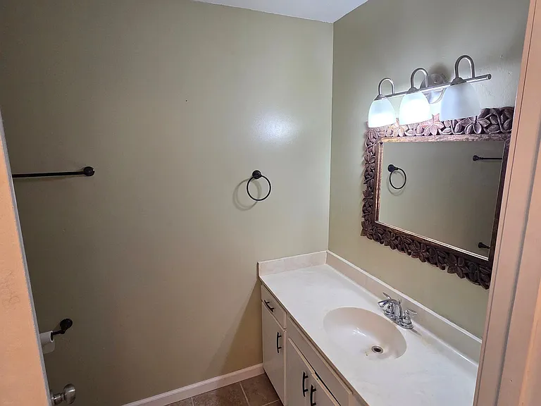 1611 Lyndhurst Dr #F — Photo 9